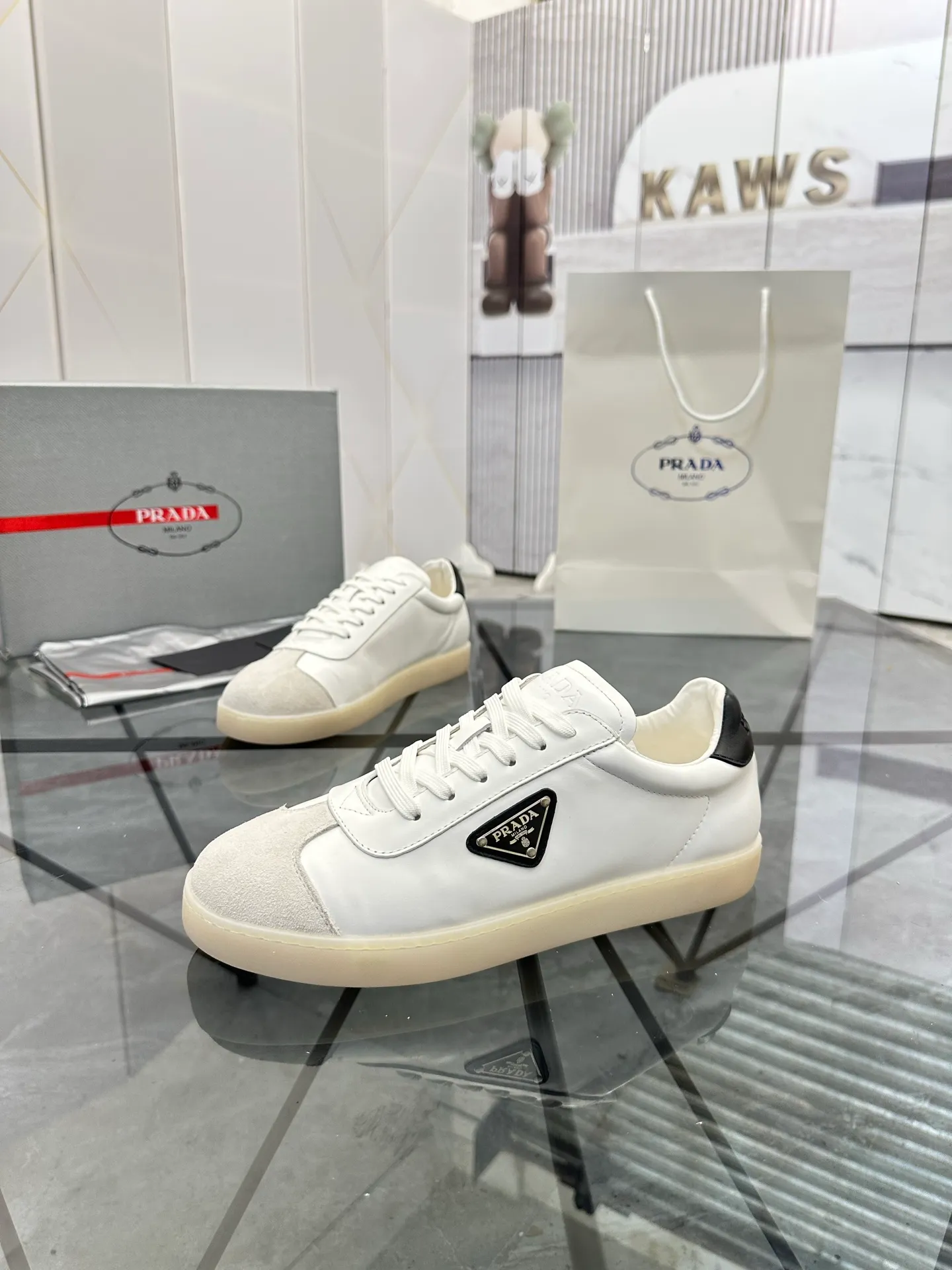 Men's shoes for sale 💰: 💰P540¥ High-end top quality Product trademark: Prada *"Prada*" low-top casual shoes Regular size: 38-45 (can be customized to 46) Product materials: imported first-layer cowhide for the upper, water-dyed cowhide lining, cowhide feet, original outsole. No.: 001